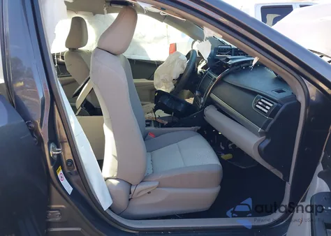 2014 Toyota Camry Le z USA, uszkodzony, nr VIN 4T4BF1FK5ER442957